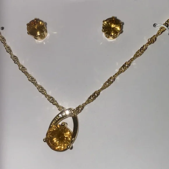 NWT Charter Club Crystal Pendant & Earrings Set in 18kt Gold Plate - Picture 3 of 7